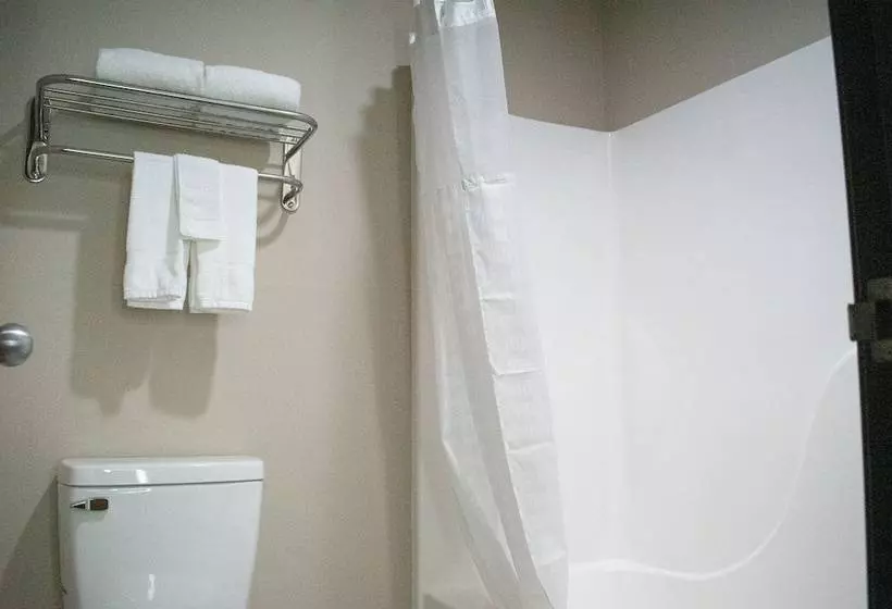 Мотель Super 8 By Wyndham Pratt