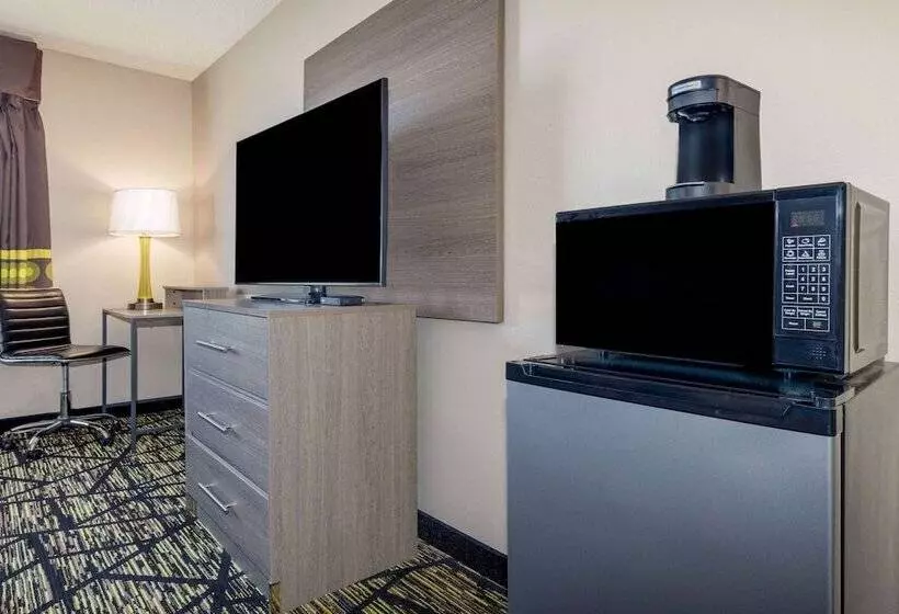 Мотель Super 8 By Wyndham Pratt