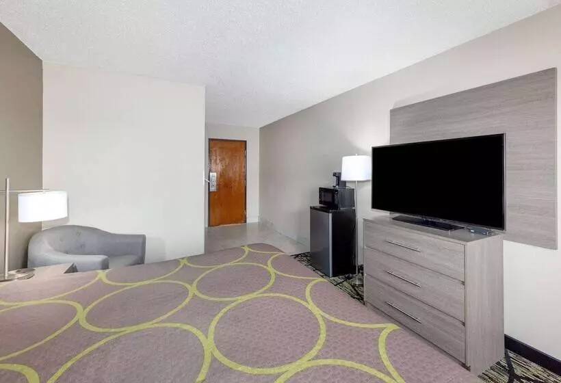 Мотель Super 8 By Wyndham Pratt