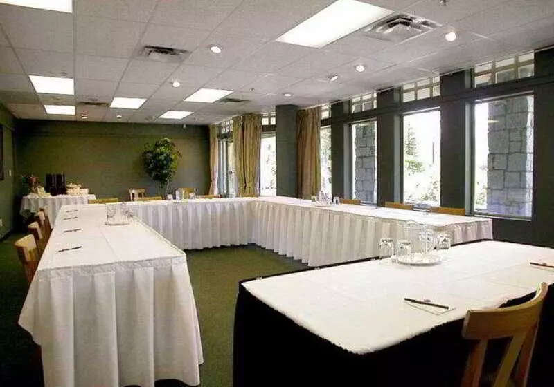 Pinnacle Hotel Whistler