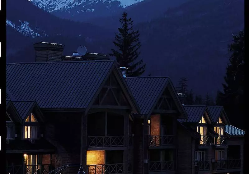 Pinnacle Hotel Whistler