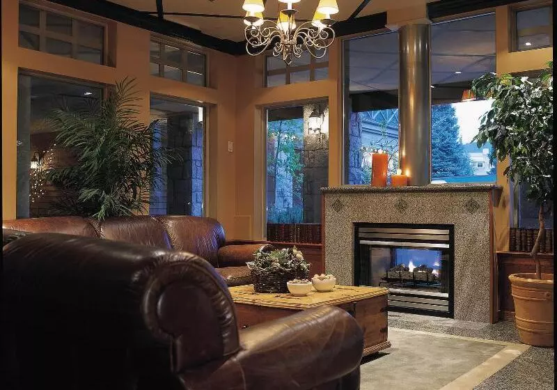 Pinnacle Hotel Whistler