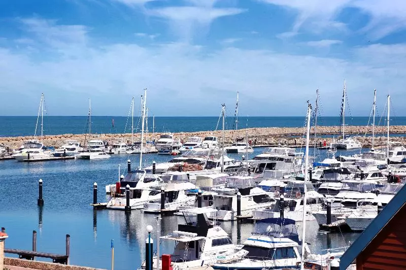 리조트 Nautica Residences Hillarys