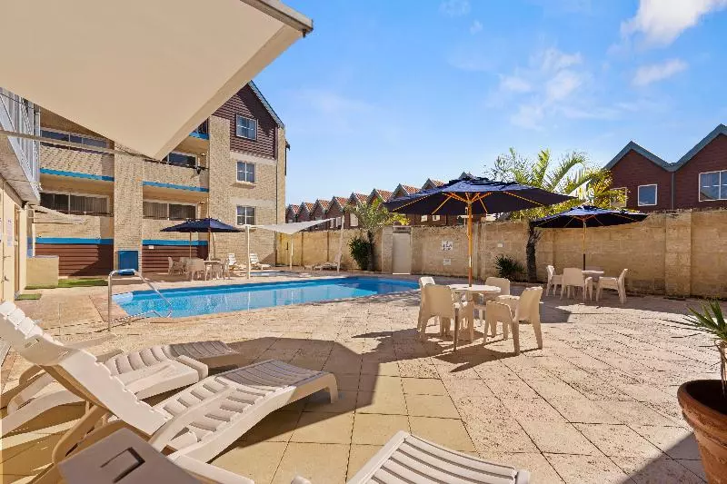 리조트 Nautica Residences Hillarys