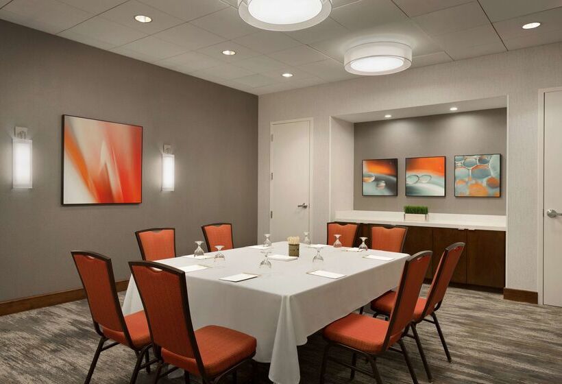 Otel Doubletree By Hilton Hartford  Bradley Airport