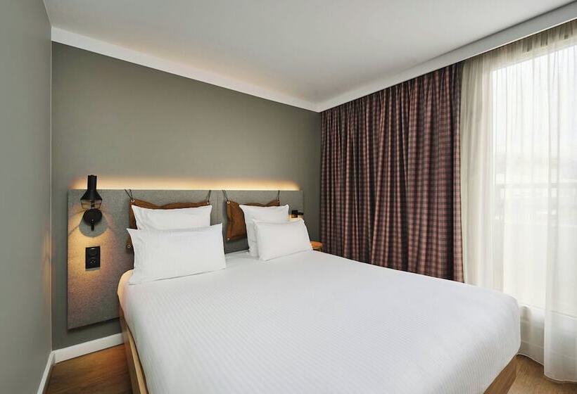 בית מלון כפרי Moxy Annecy