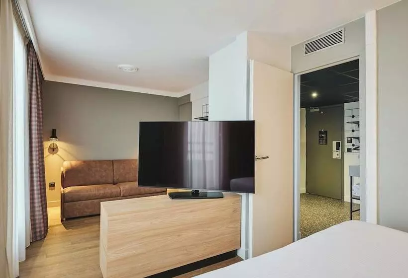 Отель Moxy Annecy