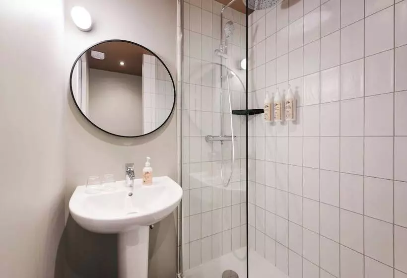 Отель Moxy Annecy