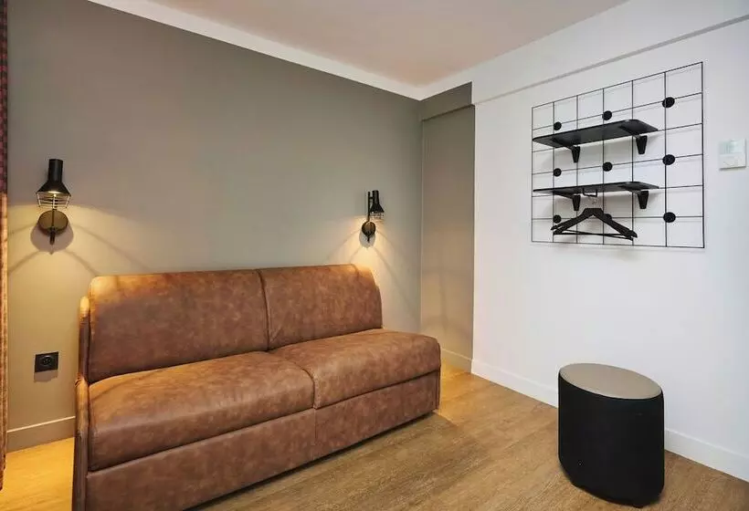 Отель Moxy Annecy