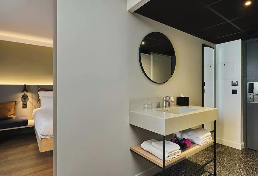 Отель Moxy Annecy