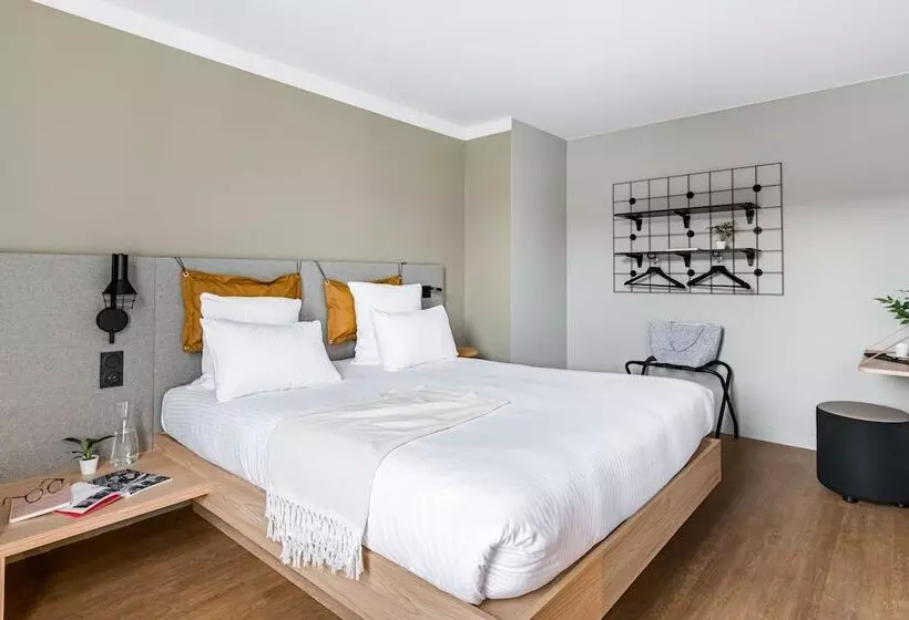 Отель Moxy Annecy