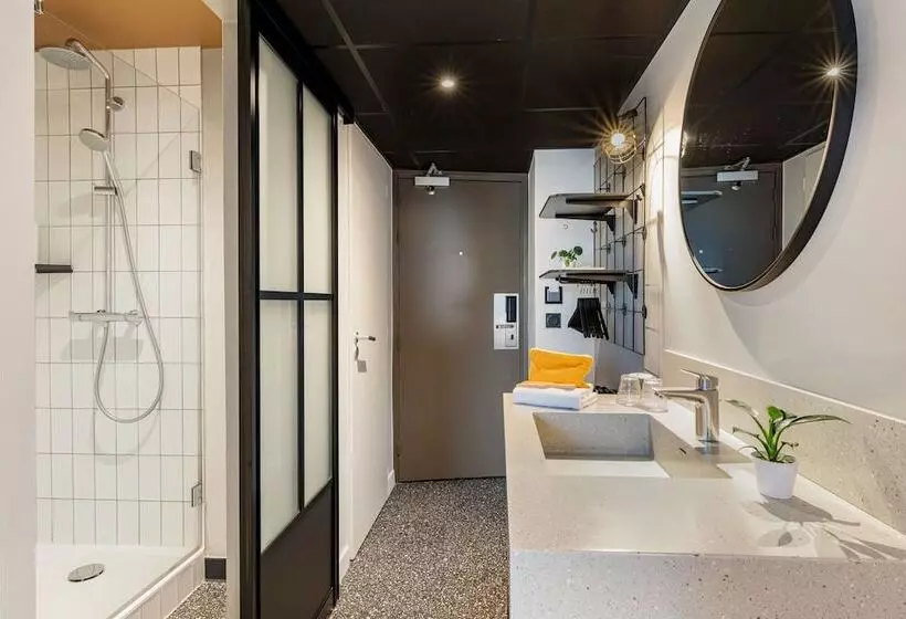 Отель Moxy Annecy