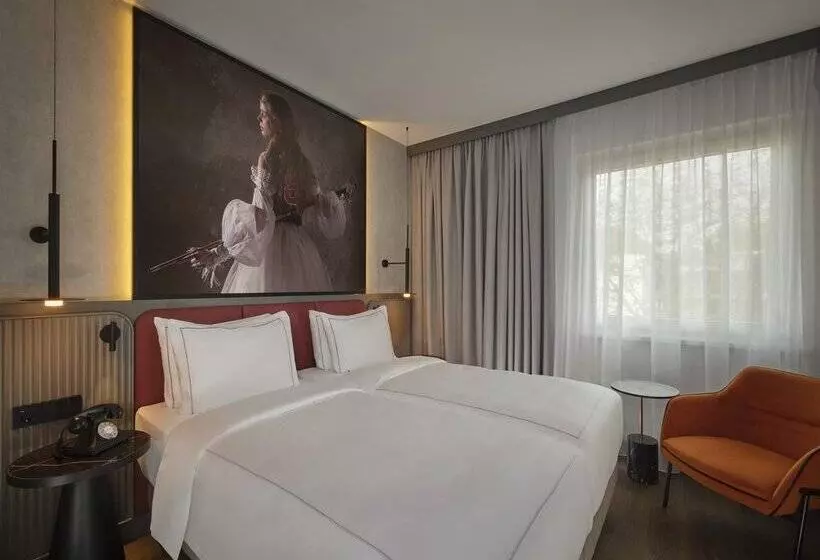 هتل Radisson Red Berlin Kudamm