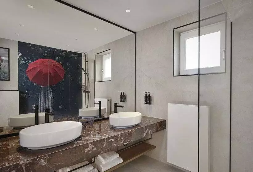 هتل Radisson Red Berlin Kudamm