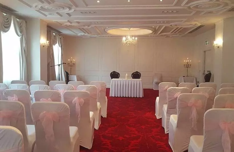 Rochestown Park Hotel & Leisure Centre