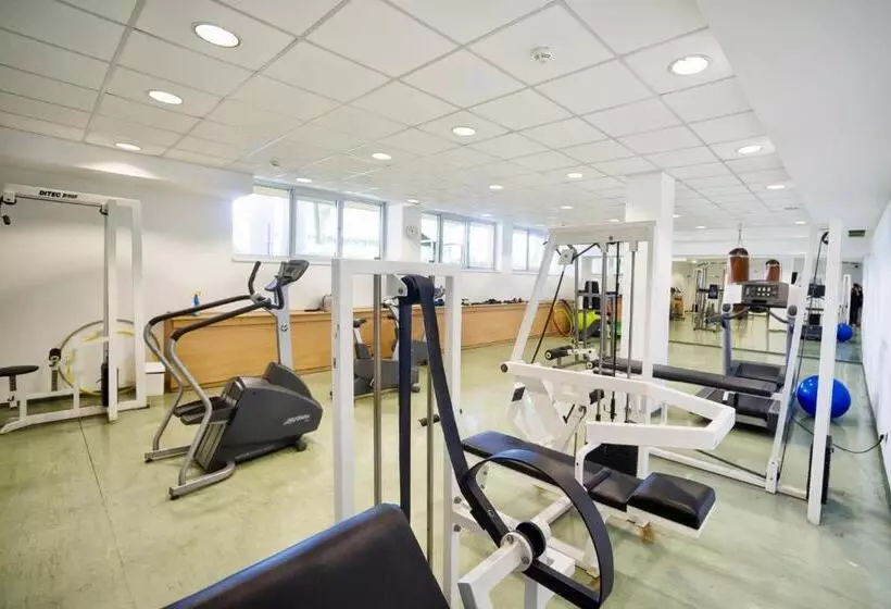 اقامتگاه Ceu Konferencia Központ