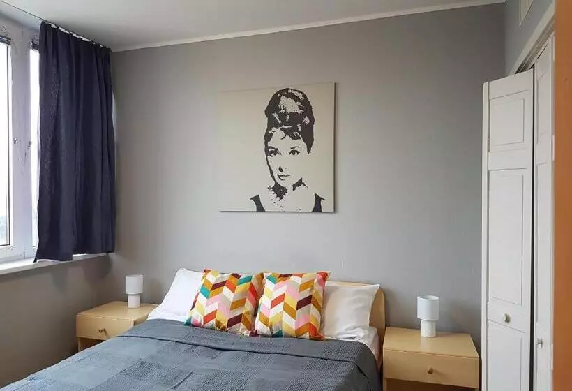 اقامتگاه Ceu Konferencia Központ