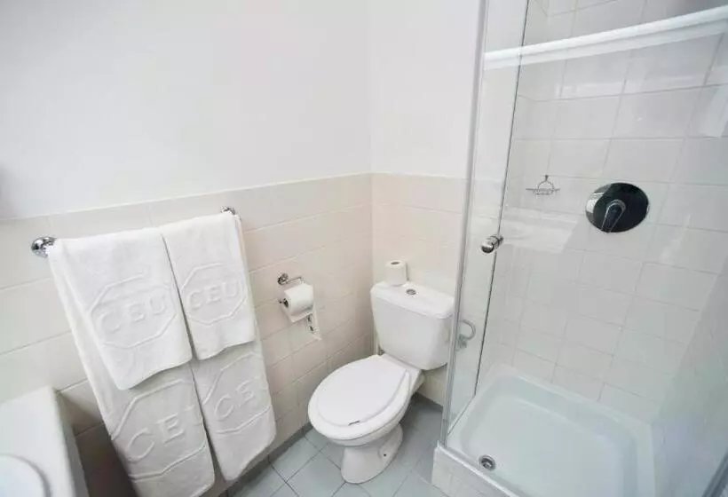 اقامتگاه Ceu Konferencia Központ