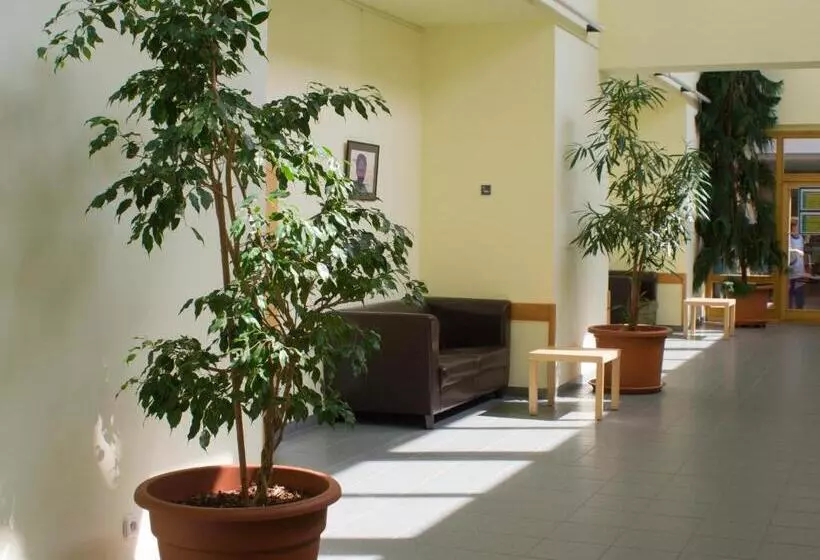 اقامتگاه Ceu Konferencia Központ