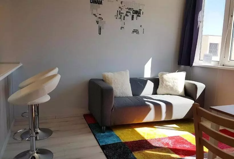 اقامتگاه Ceu Konferencia Központ