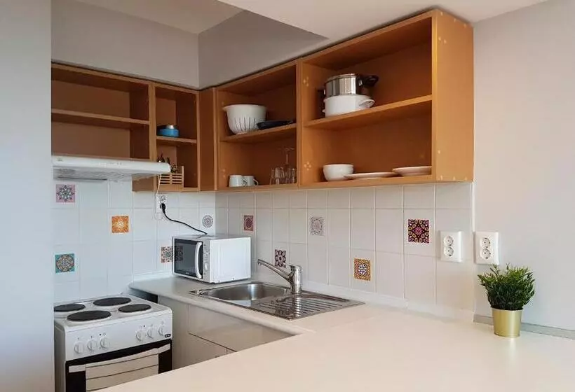 اقامتگاه Ceu Konferencia Központ