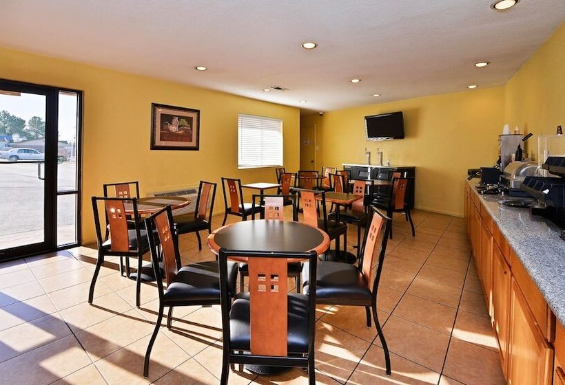 فندق Xecutive Inn And Suites