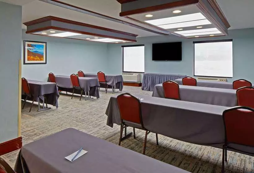 ホテル Comfort Suites Outlet Center