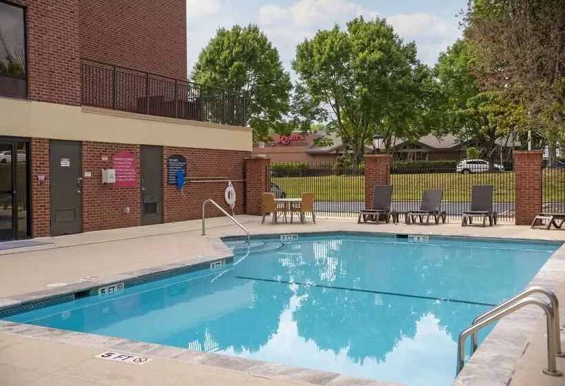 ホテル Comfort Suites Outlet Center