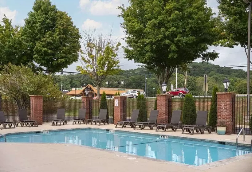 ホテル Comfort Suites Outlet Center