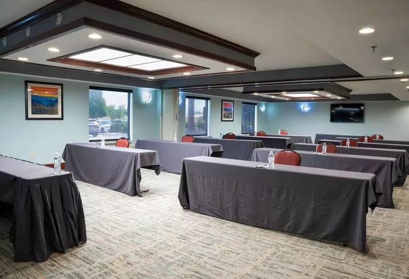 ホテル Comfort Suites Outlet Center