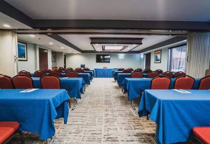 ホテル Comfort Suites Outlet Center