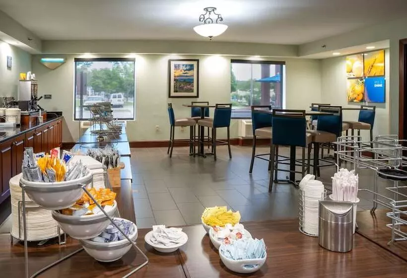 ホテル Comfort Suites Outlet Center