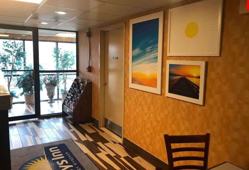 هتل Days Inn By Wyndham Jersey City
