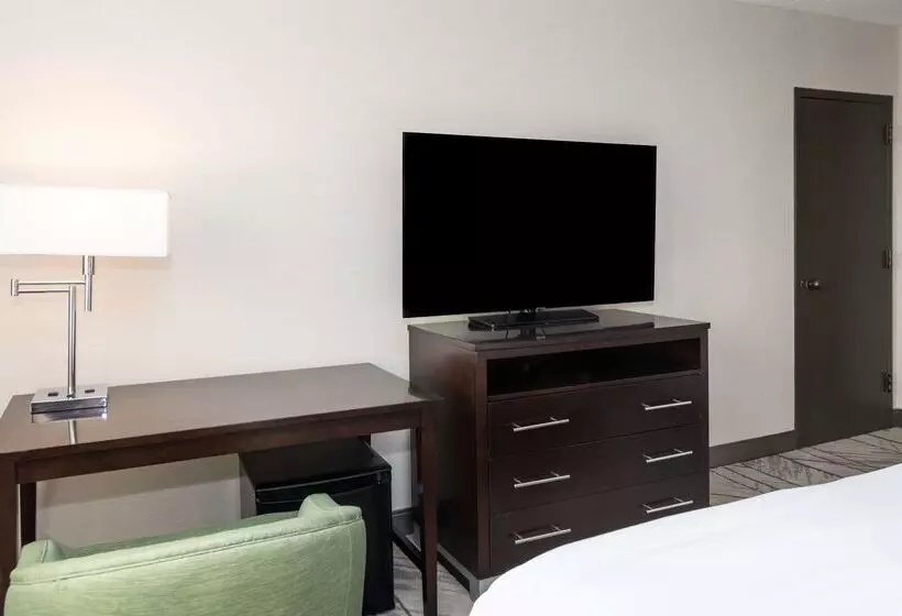 בית מלון כפרי Doubletree By Hilton Newark Penn Station