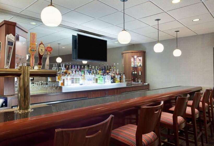 فندق Doubletree By Hilton Newark Penn Station
