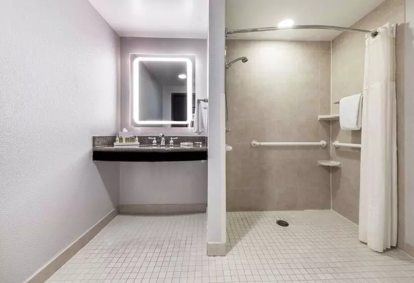 Hotelli Doubletree By Hilton Newark Penn Station