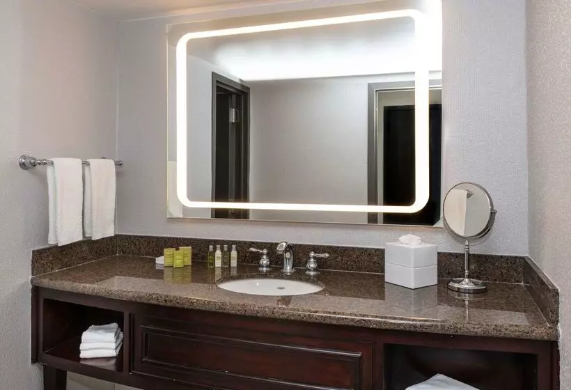 Hotelli Doubletree By Hilton Newark Penn Station