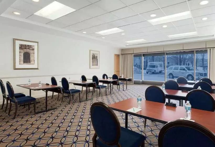 Hotelli Doubletree By Hilton Newark Penn Station