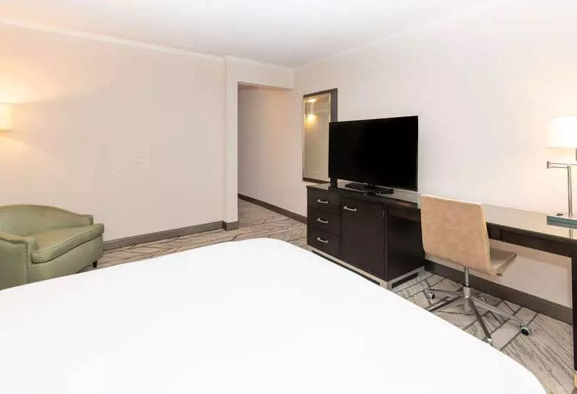 Hotelli Doubletree By Hilton Newark Penn Station