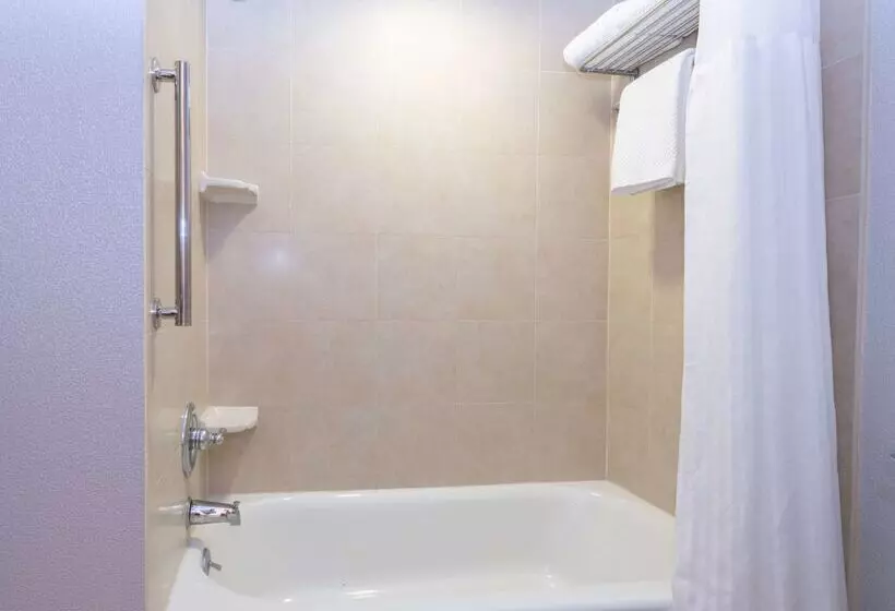 Hotelli Doubletree By Hilton Newark Penn Station