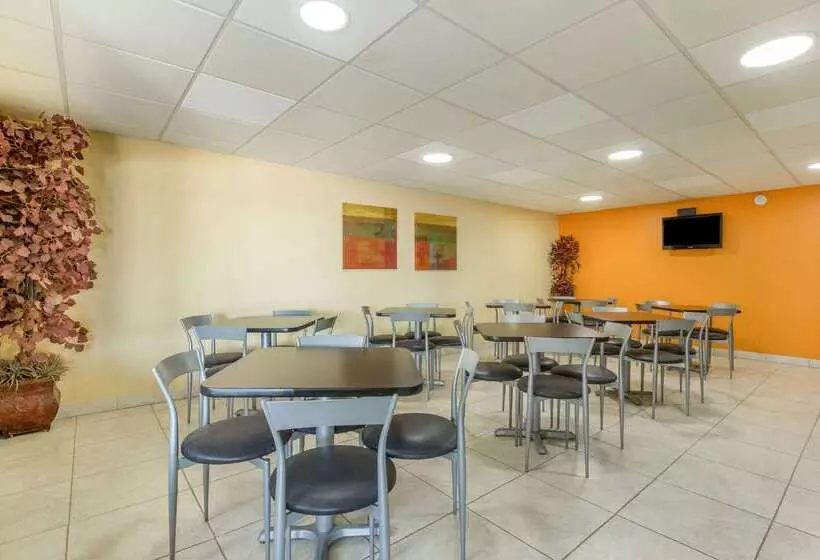 Отель Econo Lodge Fort Knox