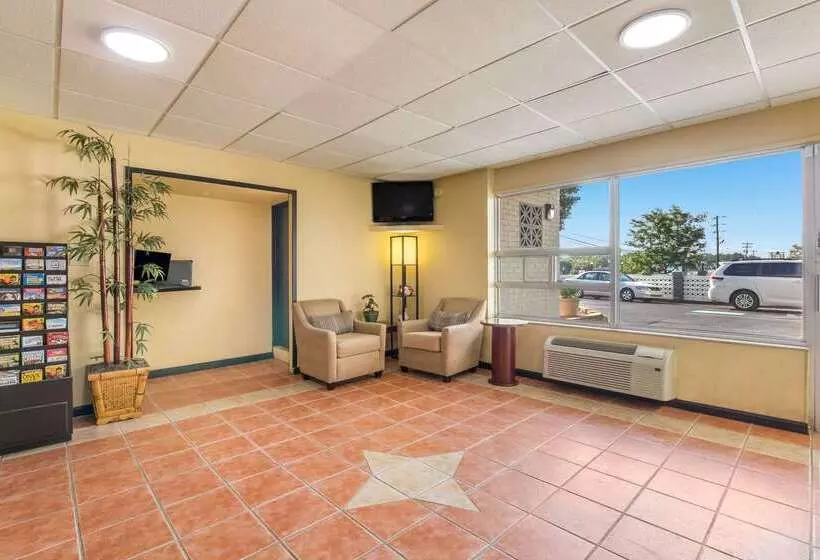 Отель Econo Lodge Fort Knox