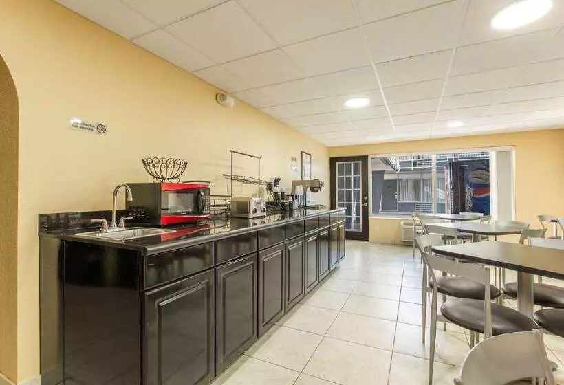 Отель Econo Lodge Fort Knox