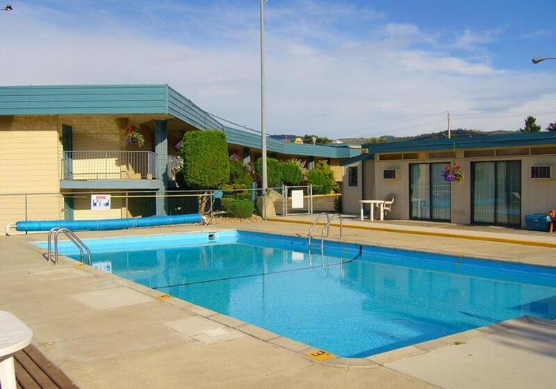 هتل Hospitality Inn