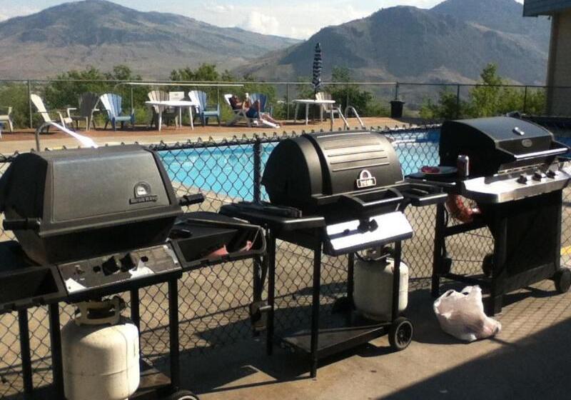 هتل Hospitality Inn