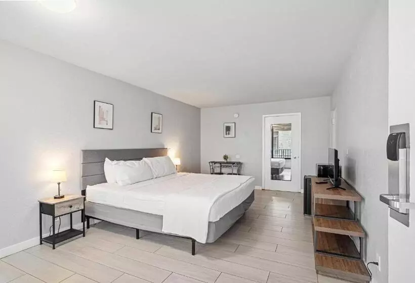 Отель Hotolos Hollywood