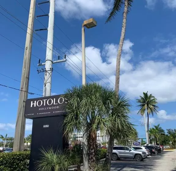 Отель Hotolos Hollywood