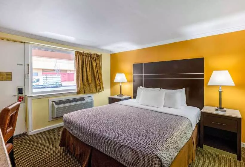 בית מלון כפרי Econo Lodge Beach And Boardwalk