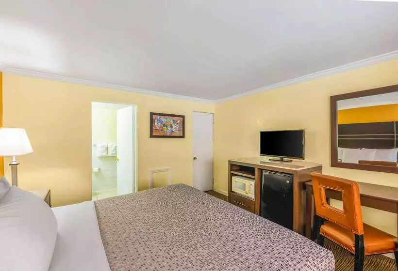 בית מלון כפרי Econo Lodge Beach And Boardwalk