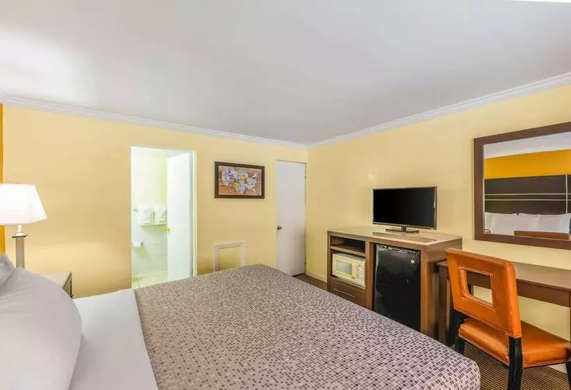 בית מלון כפרי Econo Lodge Beach And Boardwalk